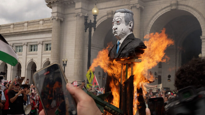 What We Saw at a Mostly Peaceful, Slightly Fiery Anti-Netanyahu Protest in DC