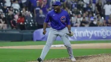 Deadspin | Report: Cubs releasing reliever Hector Neris